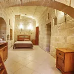 5 Bedroom Farmhouse With Private Pool & Views
