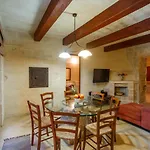 5 Bedroom Farmhouse With Private Pool & Views