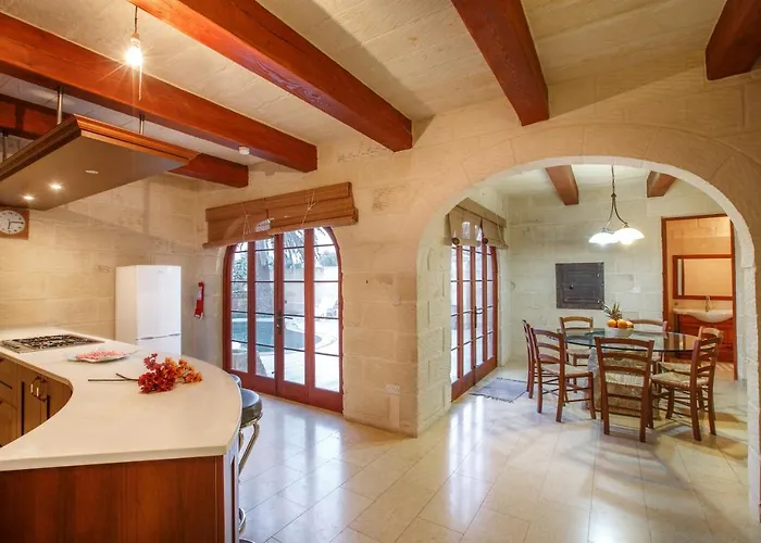 5 Bedroom Farmhouse With Private Pool & Views