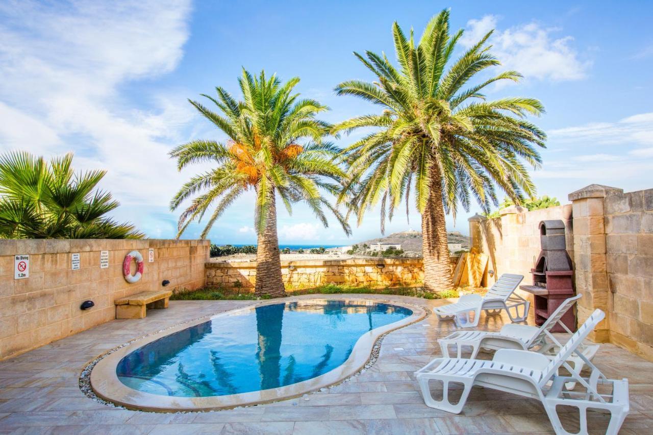 5 Bedroom Farmhouse With Private Pool & Views * Għarb