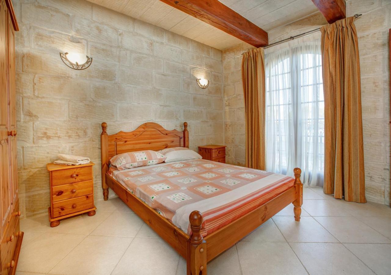 Dom wakacyjny 5 Bedroom Farmhouse With Private Pool & Views