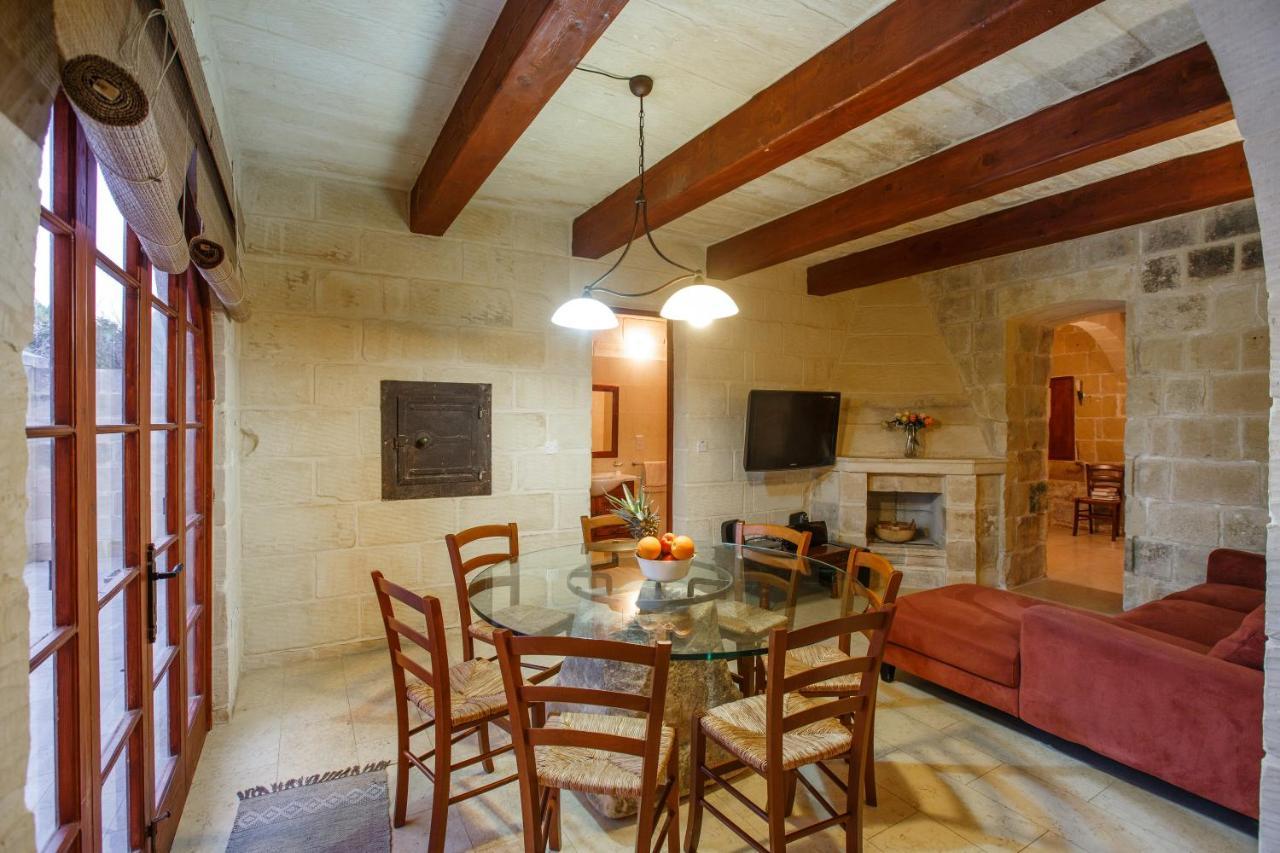 5 Bedroom Farmhouse With Private Pool & Views Dom wakacyjny Għarb
