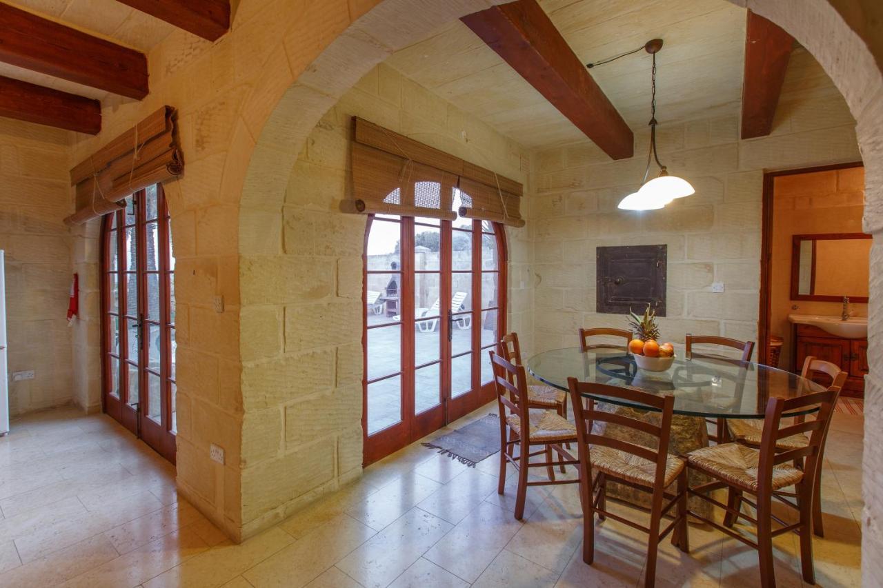Dom wakacyjny 5 Bedroom Farmhouse With Private Pool & Views