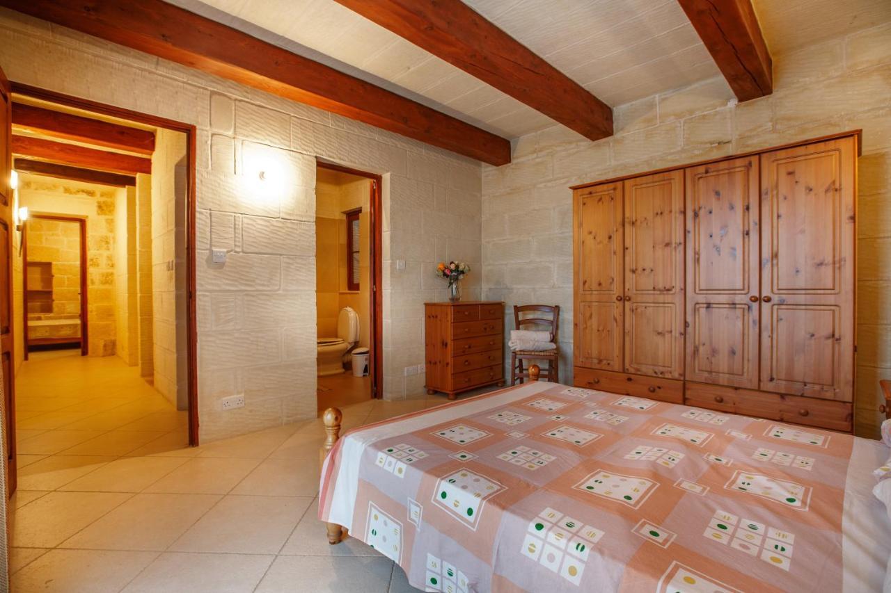 Dom wakacyjny 5 Bedroom Farmhouse With Private Pool & Views