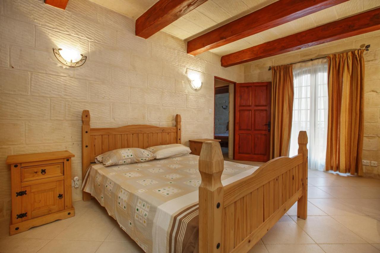 Dom wakacyjny 5 Bedroom Farmhouse With Private Pool & Views